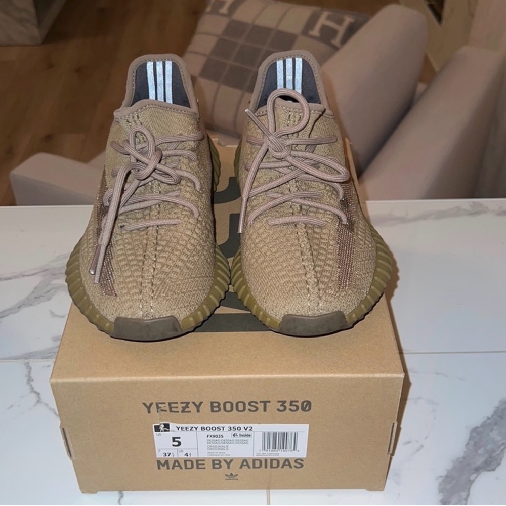 Yeezy Boost 350 V2 Beige Sneakers